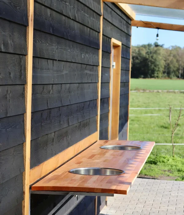 Afwastafel buiten de Sanitair unit