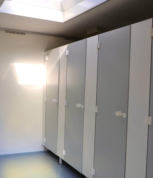 Toiletten en douche ruimtes camperpark