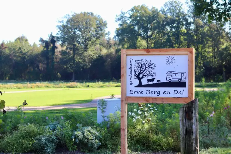 Welkomstbord camperpark Erve Berg en Dal