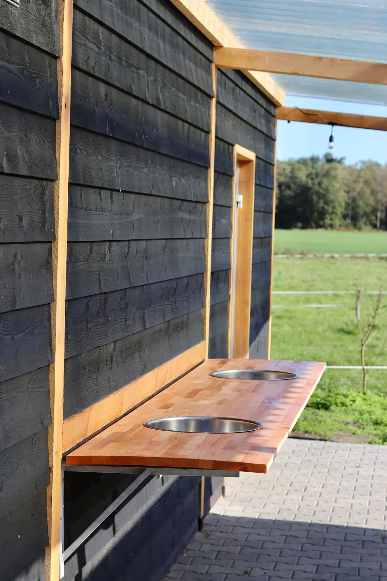 Afwastafel buiten de Sanitair unit