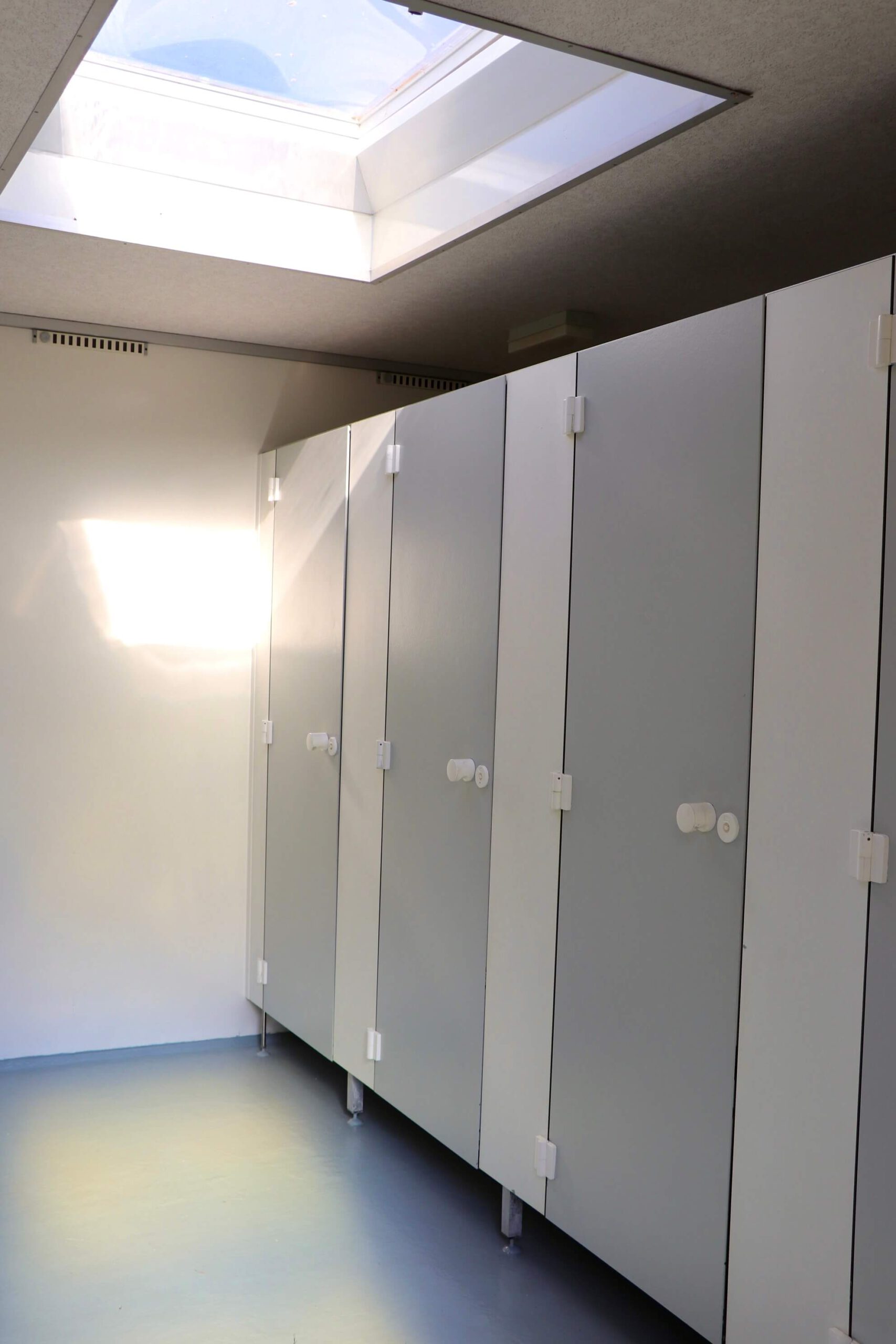 Toiletten en douche ruimtes camperpark