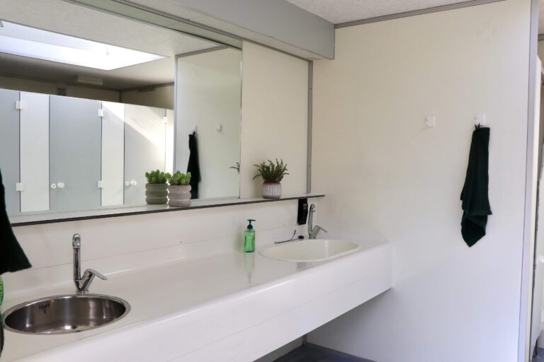 Sanitair unit van camperpark Erve Berg en Dal